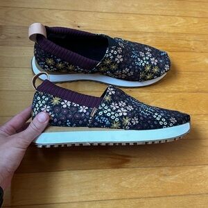 TOM’s Resident 2.0 Floral Slip-On Sneakers